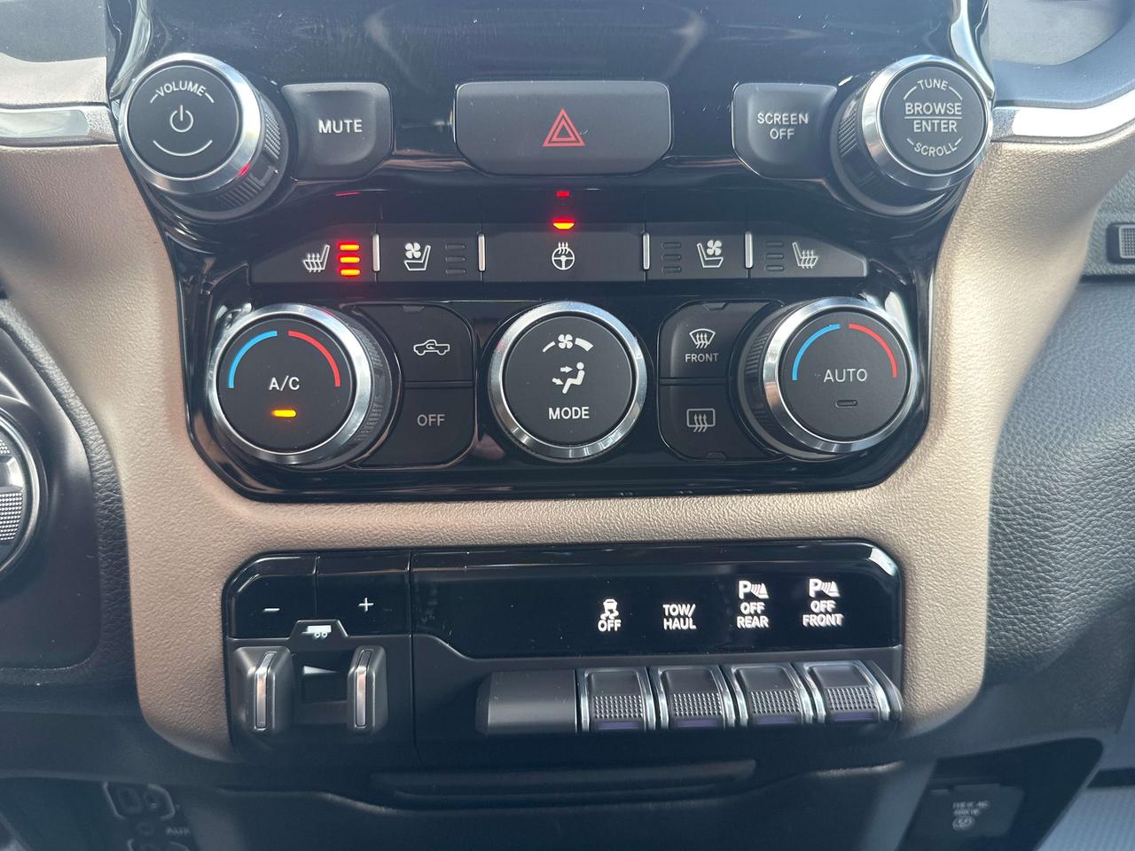2020 RAM 1500 Laramie Photo