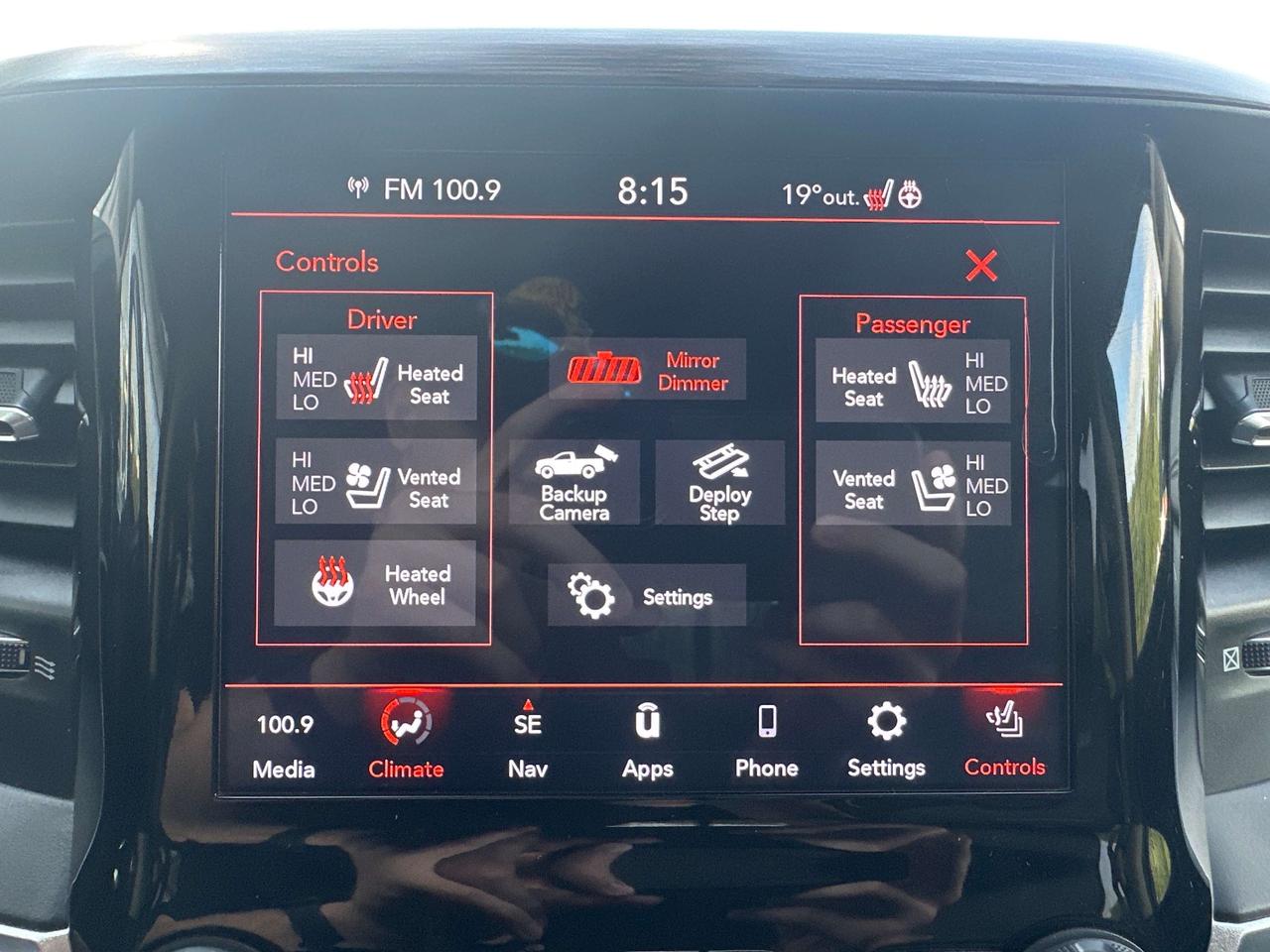 2020 RAM 1500 Laramie Photo