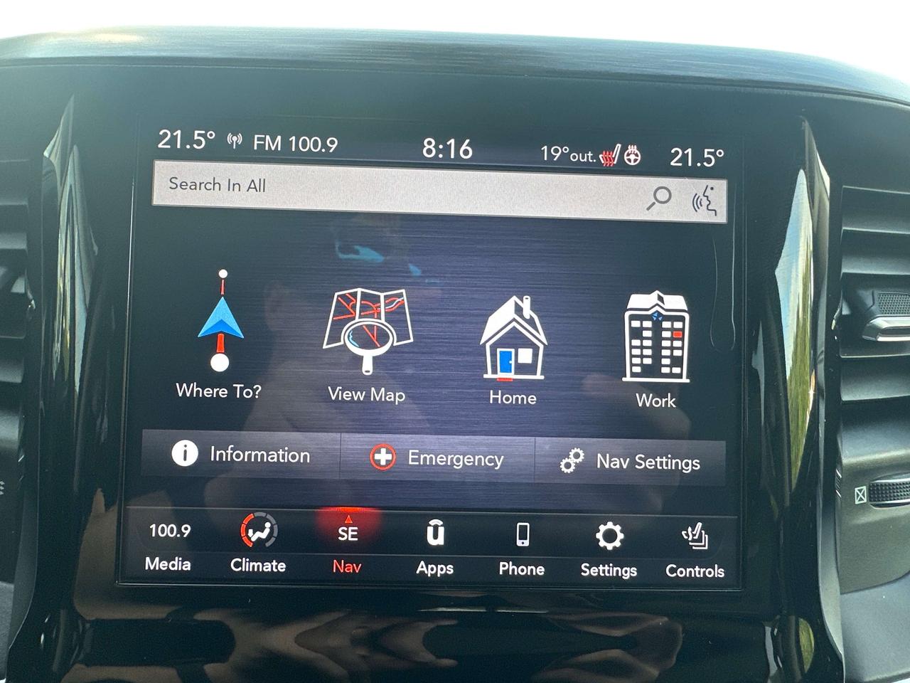 2020 RAM 1500 Laramie Photo