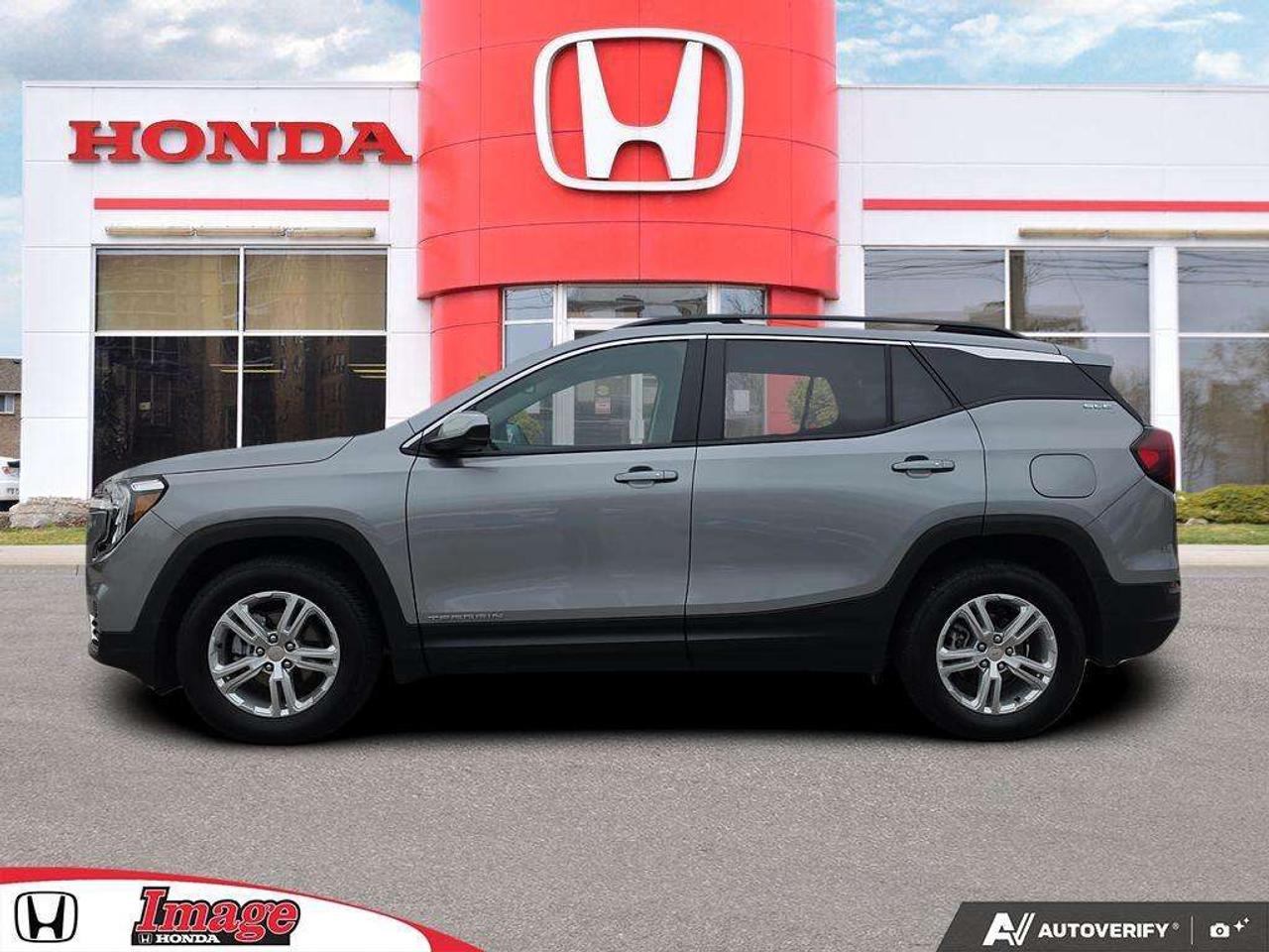 2024 GMC Terrain SLE   2 NEW TIRES   WELL MAINTAINED   NO CLAIMS Photo