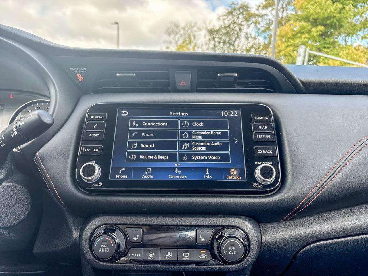 2024 Nissan Kicks SR Photo