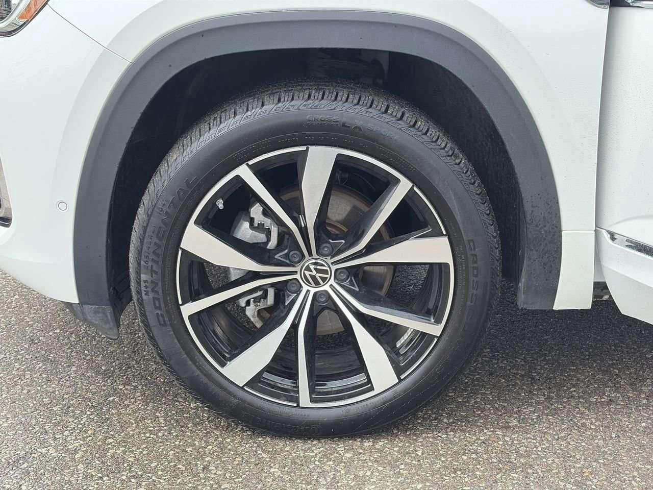 2025 Volkswagen Atlas Execline 2.0 TSI 4MOTION Remote Starter  Alloy Wheels  Leather  Sunroof Photo