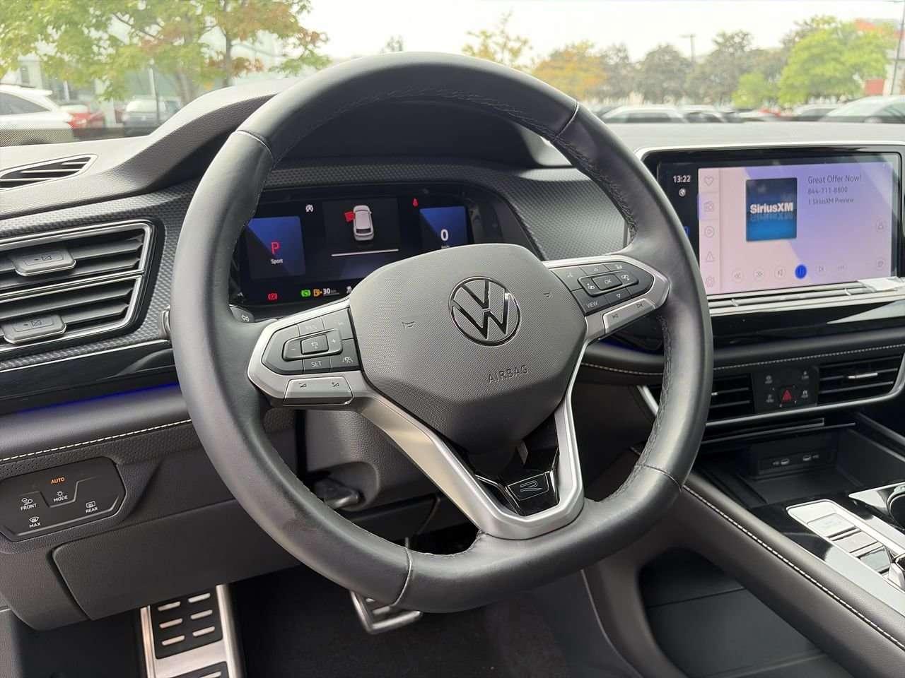 2025 Volkswagen Atlas Execline 2.0 TSI 4MOTION Remote Starter  Alloy Wheels  Leather  Sunroof Photo
