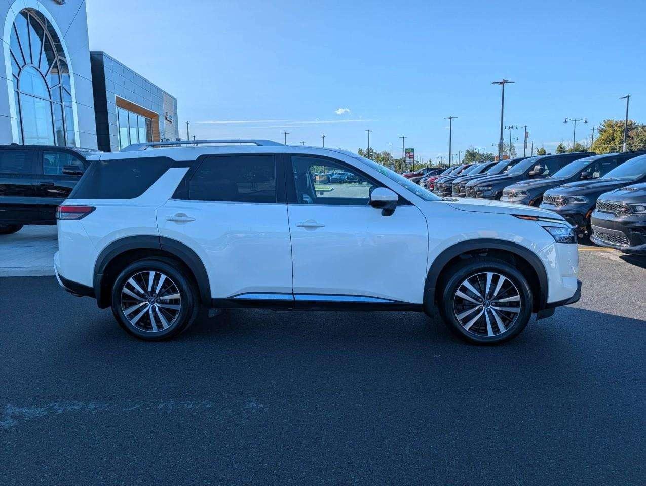 2024 Nissan Pathfinder Platinum 7-seater SUV   Local Trade Photo