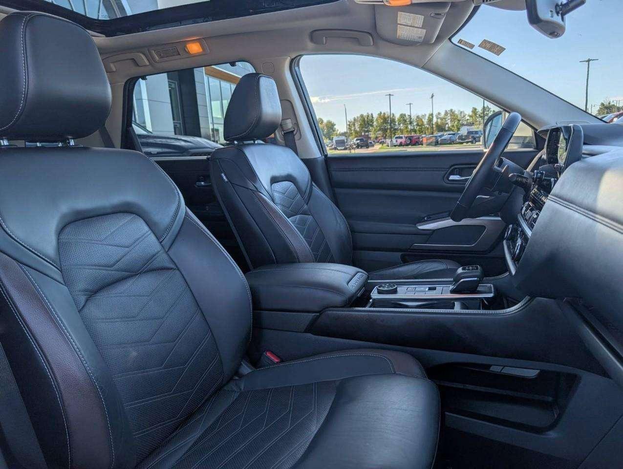 2024 Nissan Pathfinder Platinum 7-seater SUV   Local Trade Photo