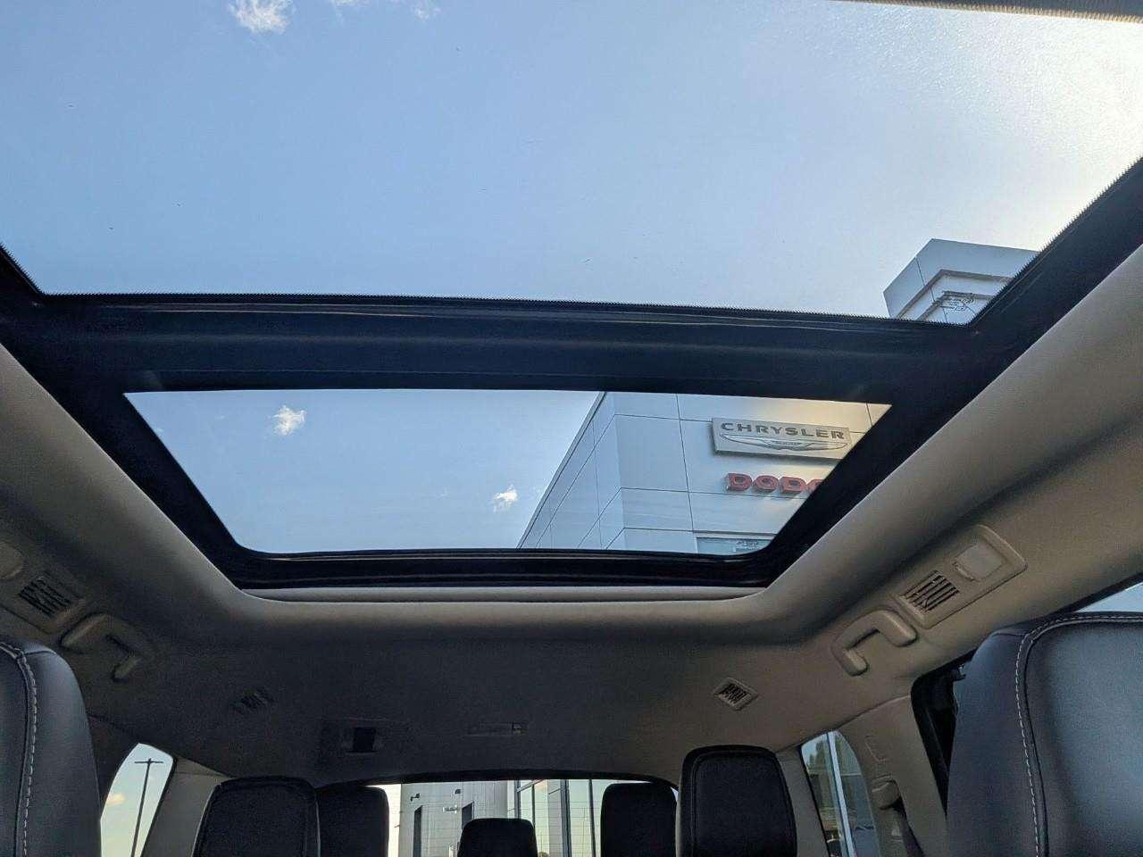 2024 Nissan Pathfinder Platinum 7-seater SUV   Local Trade Photo