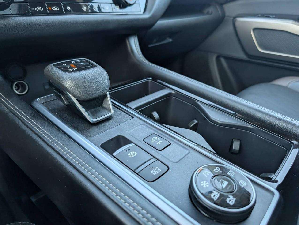 2024 Nissan Pathfinder Platinum 7-seater SUV   Local Trade Photo