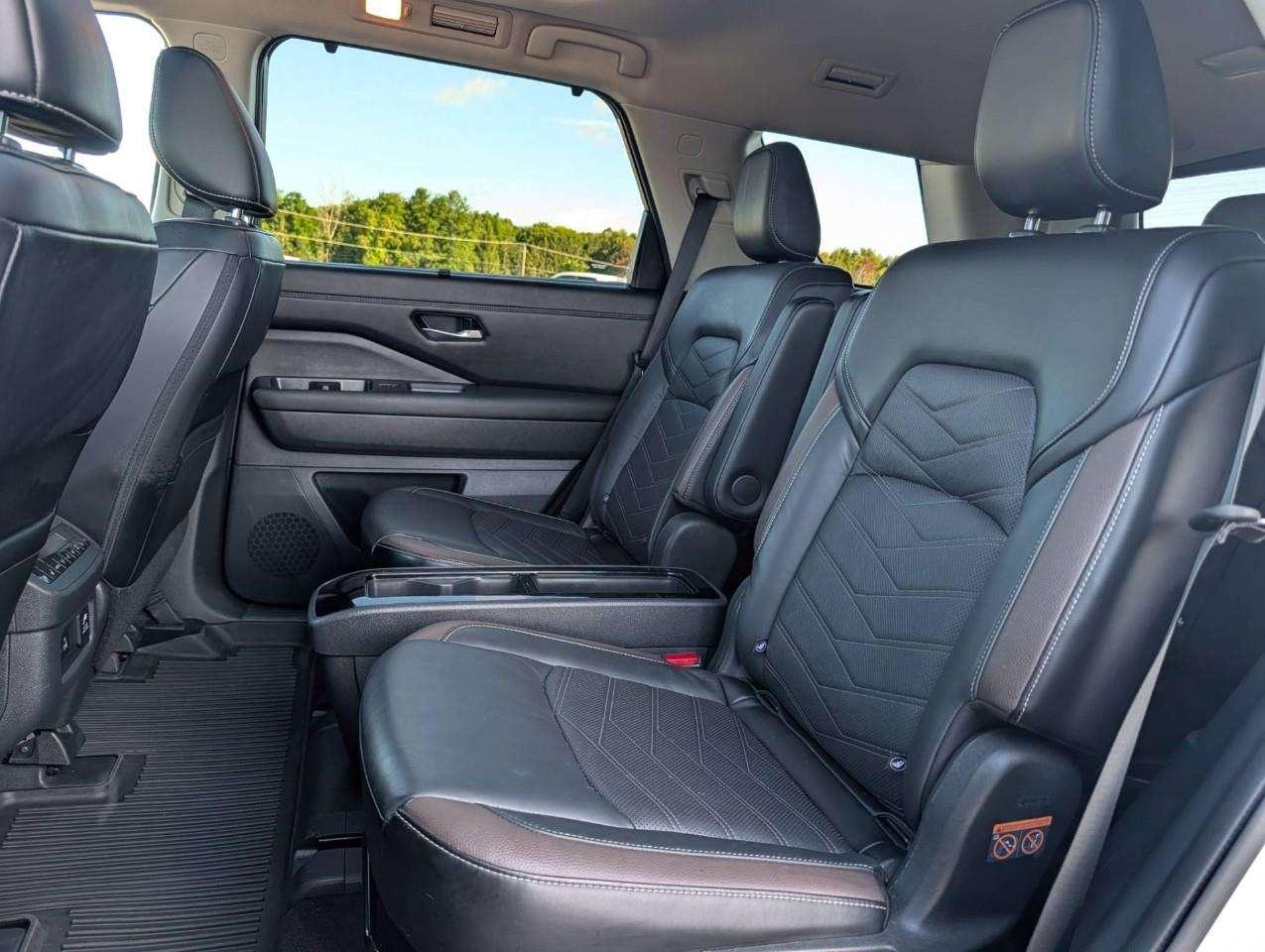 2024 Nissan Pathfinder Platinum 7-seater SUV   Local Trade Photo