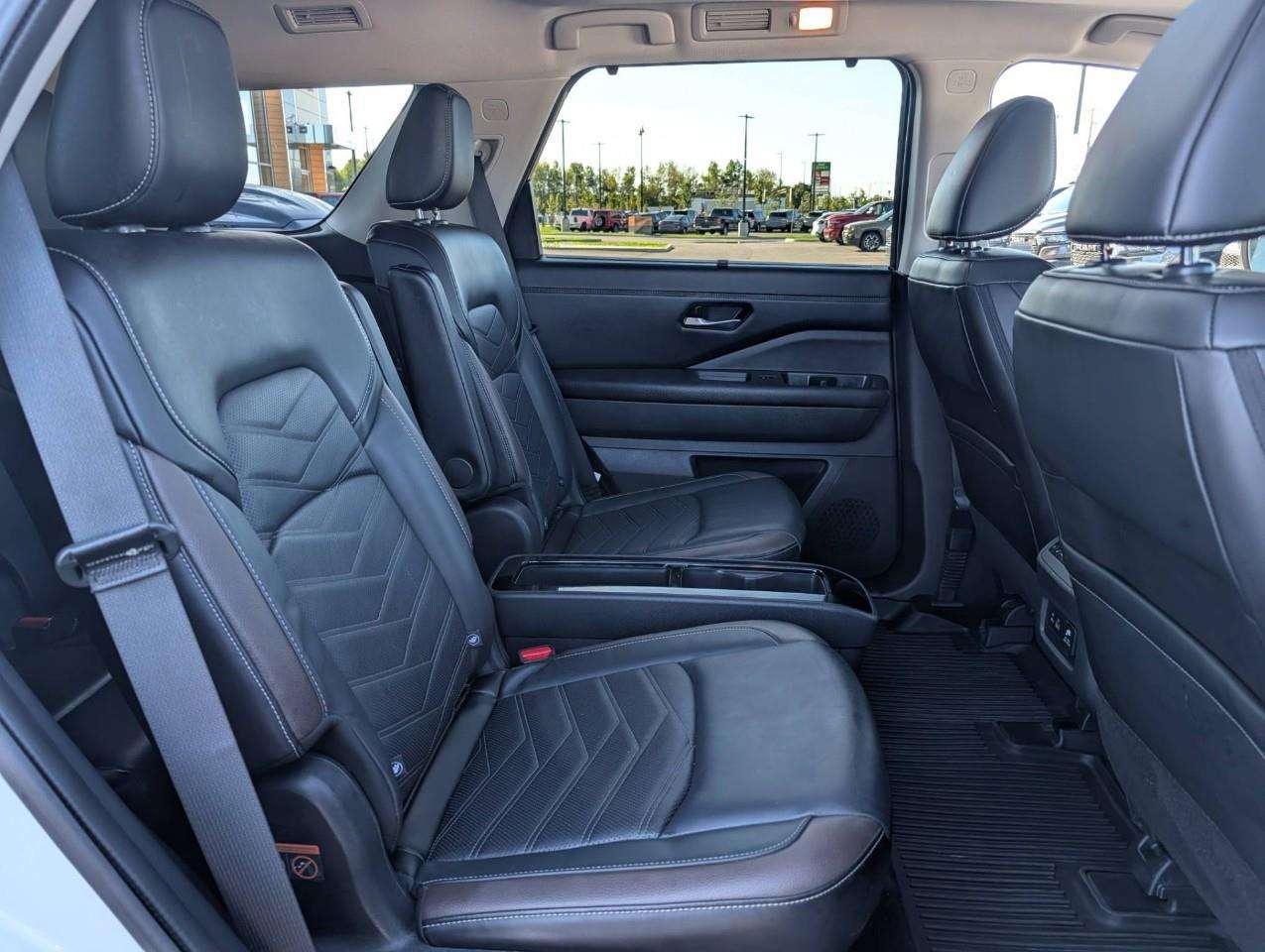 2024 Nissan Pathfinder Platinum 7-seater SUV   Local Trade Photo