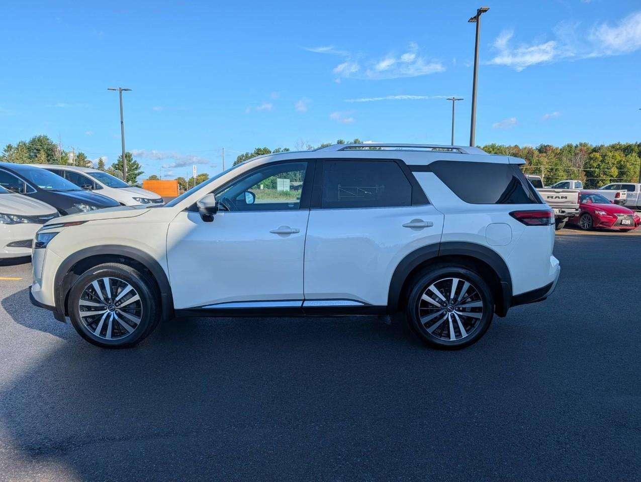 2024 Nissan Pathfinder Platinum 7-seater SUV   Local Trade Photo