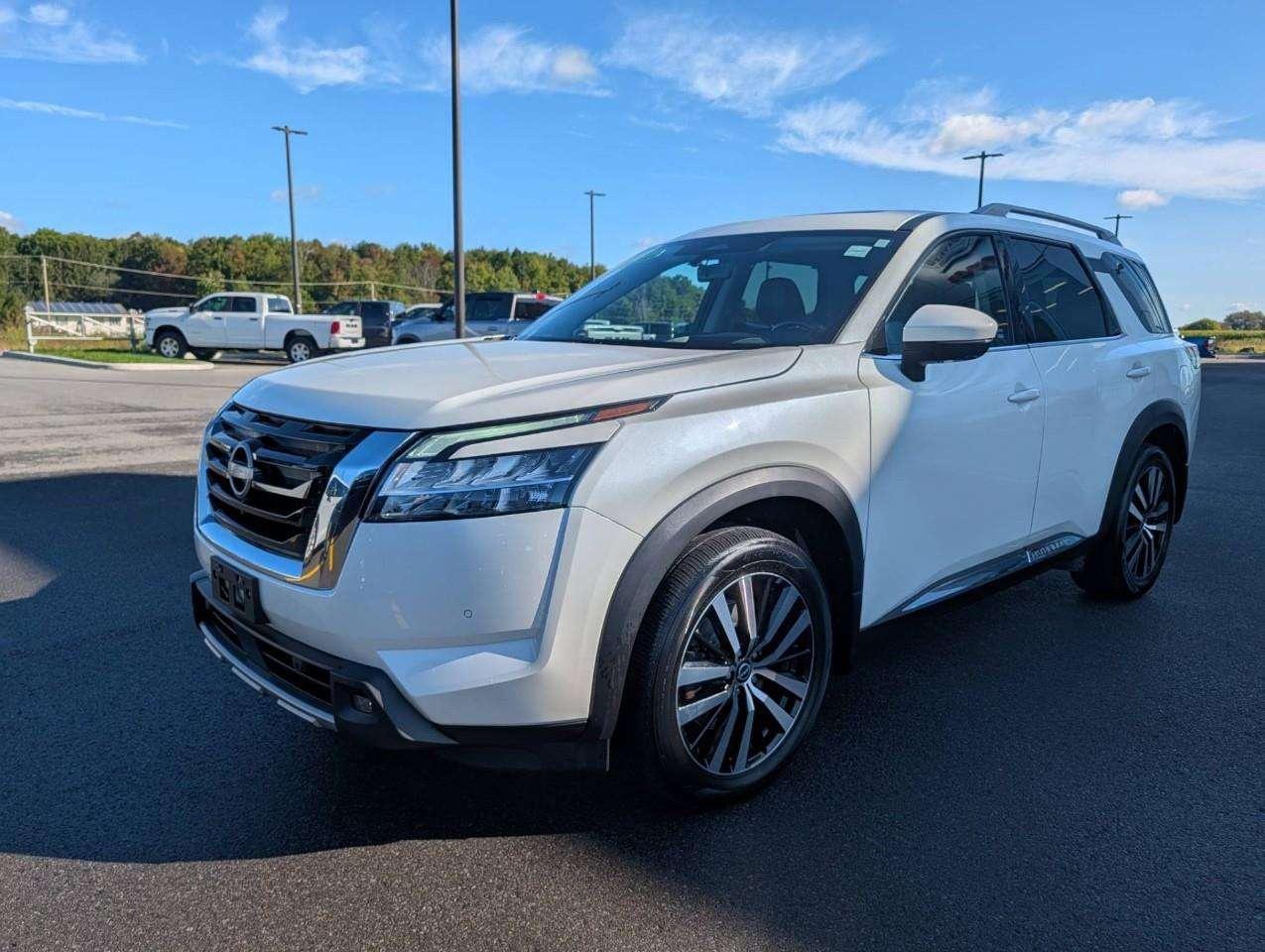 2024 Nissan Pathfinder Platinum 7-seater SUV   Local Trade Photo