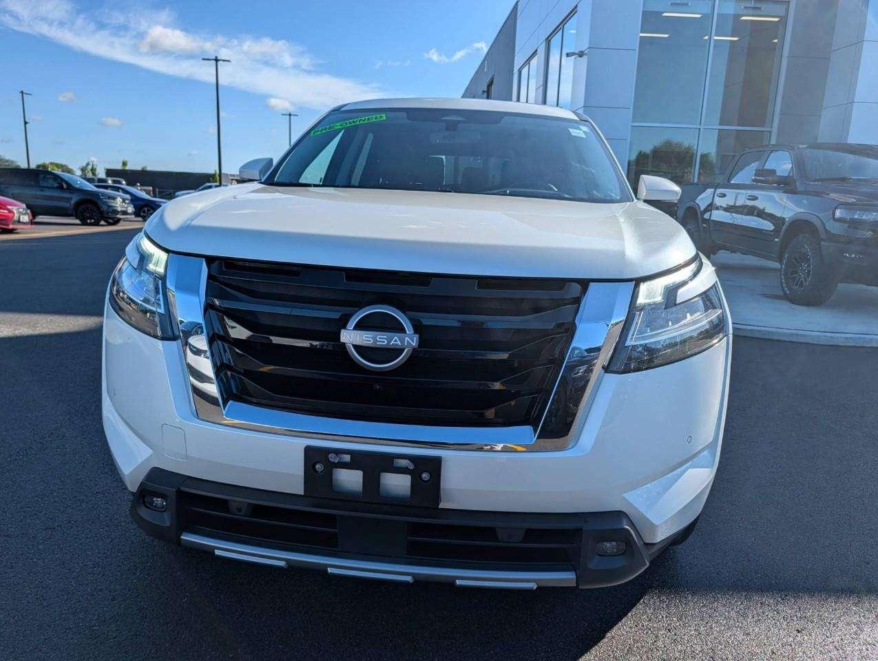 2024 Nissan Pathfinder Platinum 7-seater SUV   Local Trade Photo