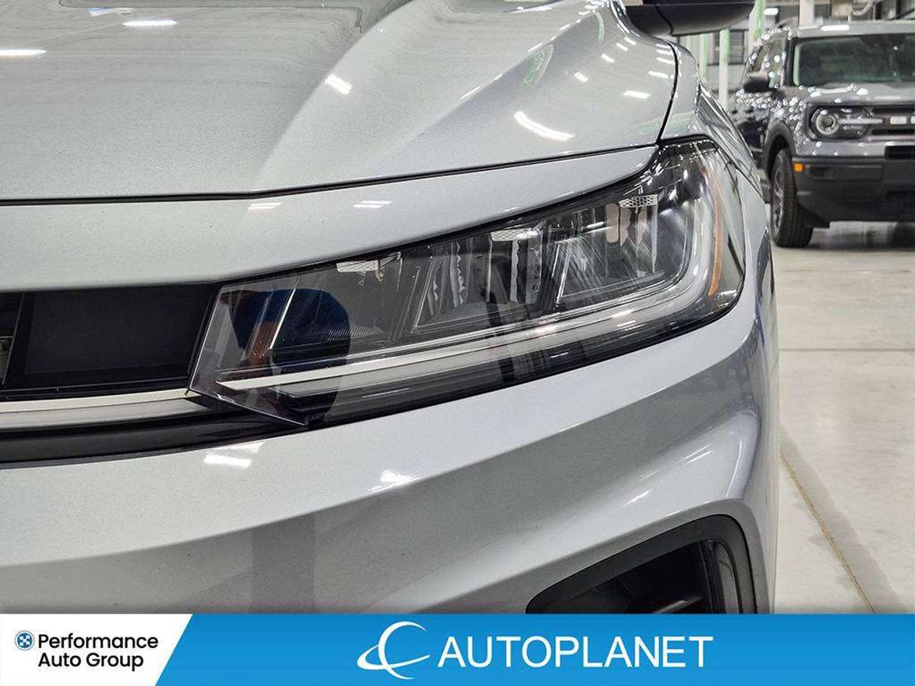 2025 Volkswagen Jetta Comfortline, Sunroof, Back Up Cam, Apple CarPlay! Photo