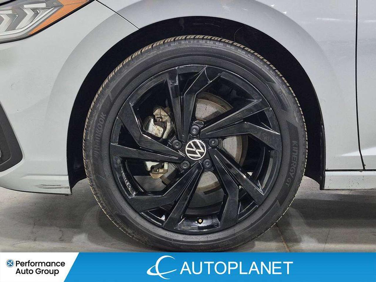 2025 Volkswagen Jetta Comfortline, Sunroof, Back Up Cam, Apple CarPlay! Photo