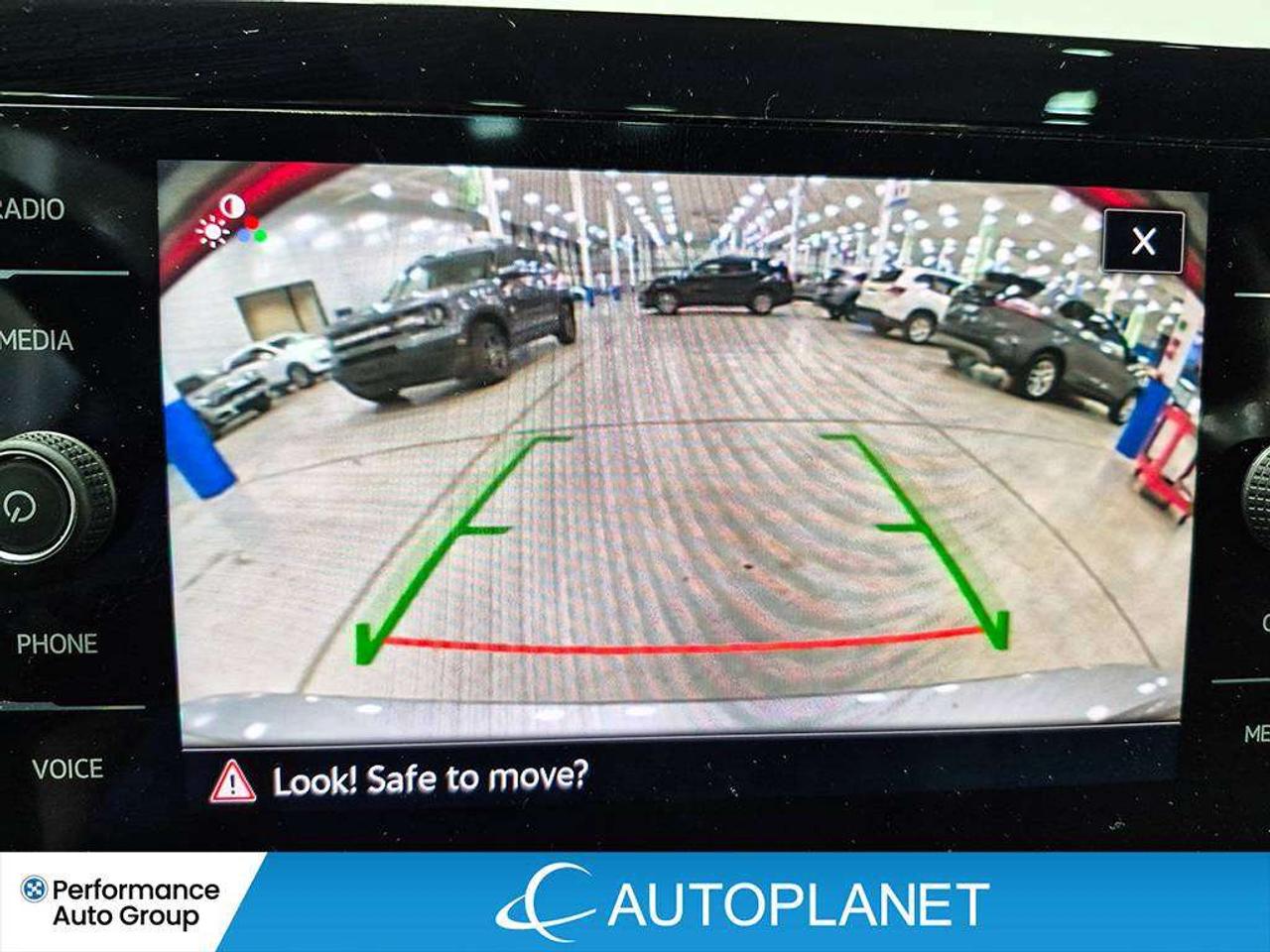 2025 Volkswagen Jetta Comfortline, Sunroof, Back Up Cam, Apple CarPlay! Photo