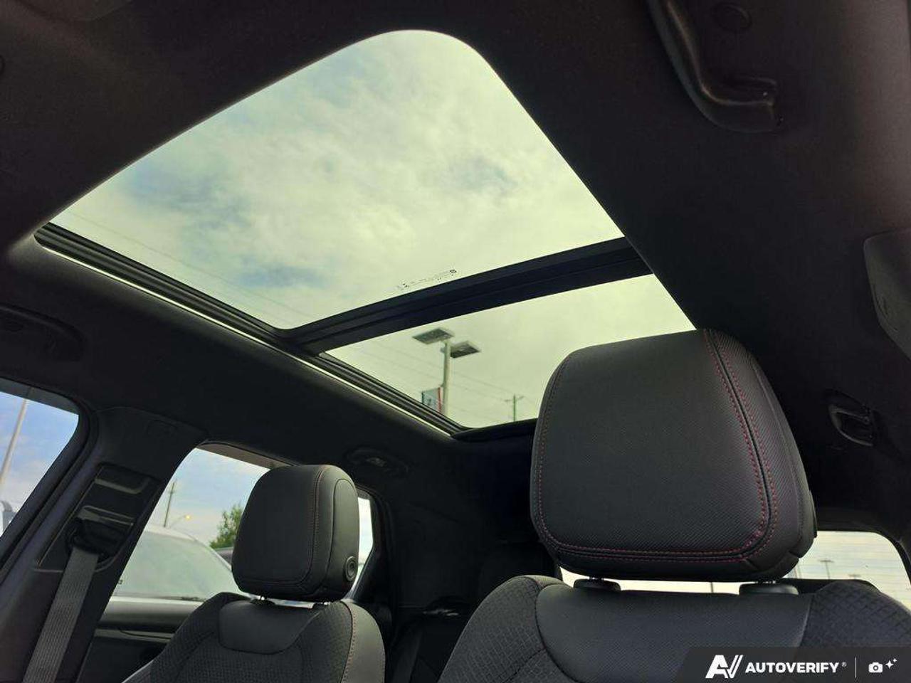 2023 Chevrolet TrailBlazer RS   NO CLAIMS   PANO ROOF   PWR TAILGATE Photo