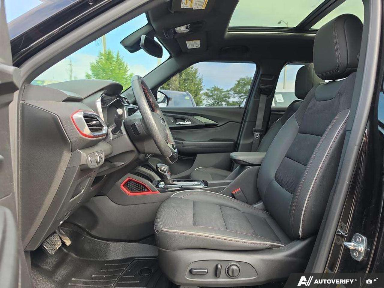 2023 Chevrolet TrailBlazer RS   NO CLAIMS   PANO ROOF   PWR TAILGATE Photo