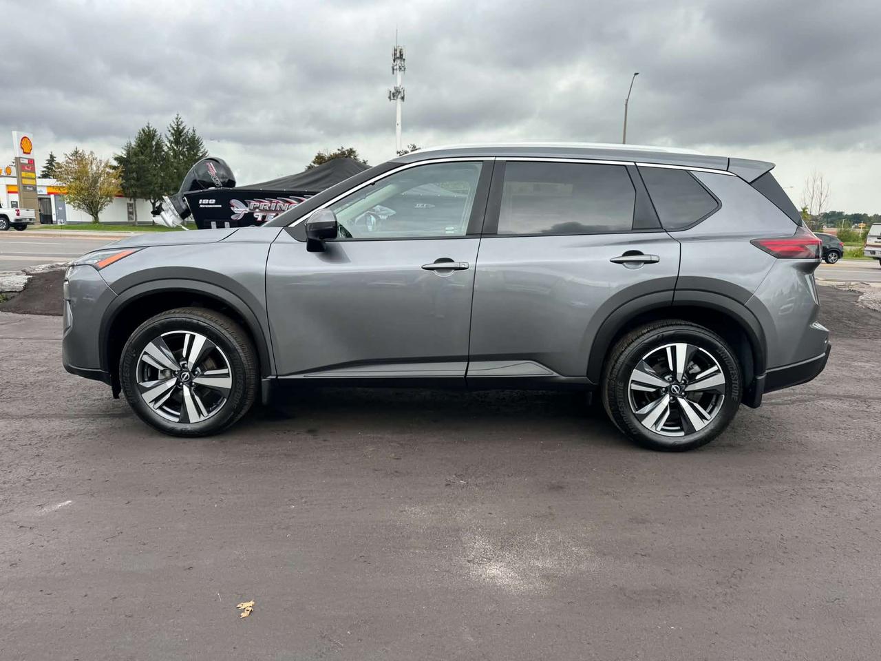 2024 Nissan Rogue SV Premium - Moonroof - Leather  - Certified Photo
