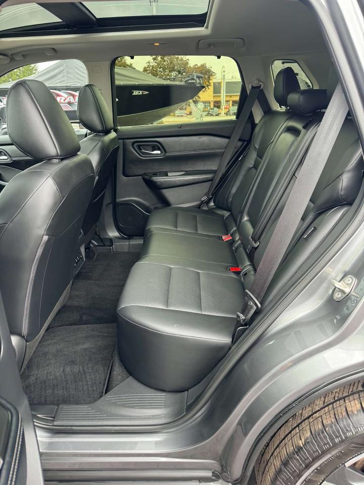 2024 Nissan Rogue SV Premium - Moonroof - Leather  - Certified Photo