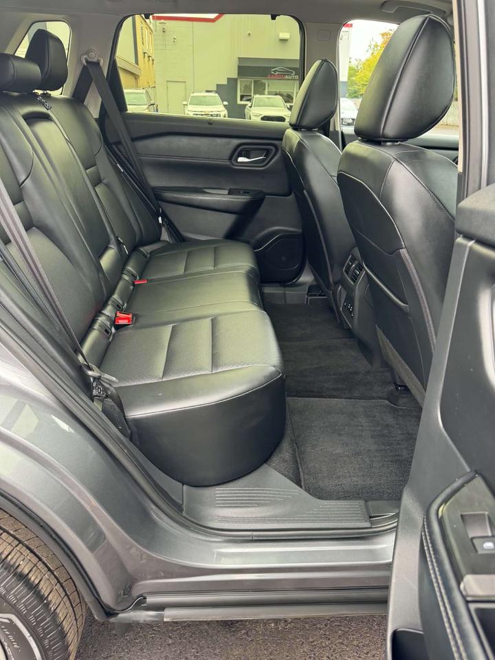 2024 Nissan Rogue SV Premium - Moonroof - Leather  - Certified Photo