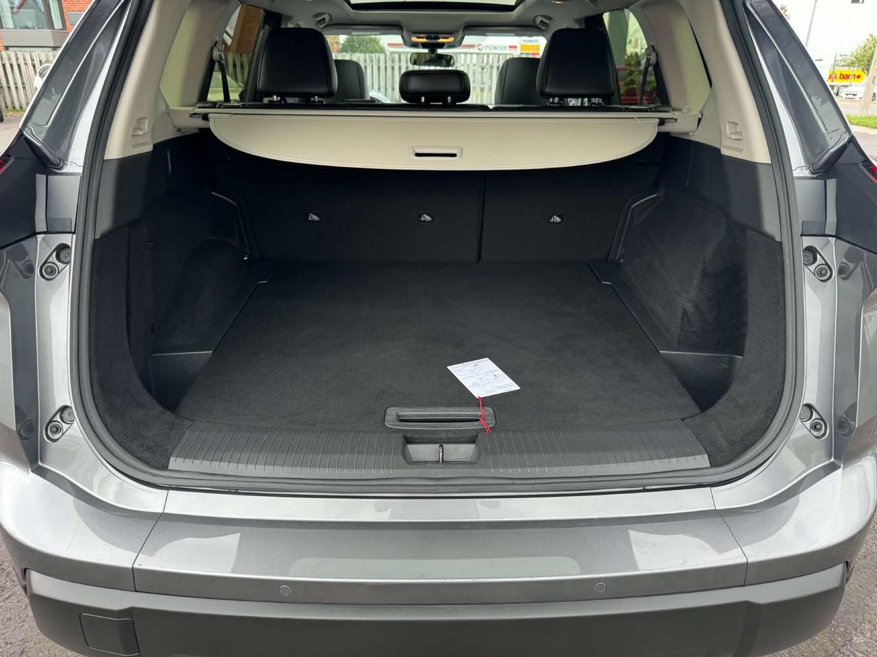 2024 Nissan Rogue SV Premium - Moonroof - Leather  - Certified Photo
