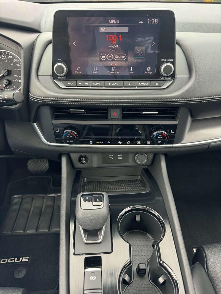 2024 Nissan Rogue SV Premium - Moonroof - Leather  - Certified Photo