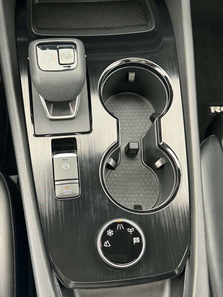 2024 Nissan Rogue SV Premium - Moonroof - Leather  - Certified Photo