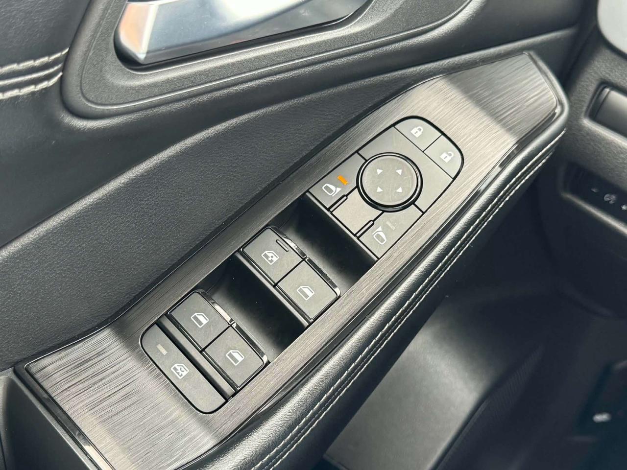 2024 Nissan Rogue SV Premium - Moonroof - Leather  - Certified Photo