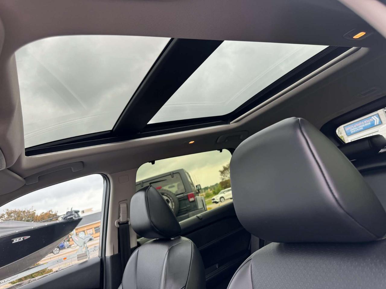 2024 Nissan Rogue SV Premium - Moonroof - Leather  - Certified Photo
