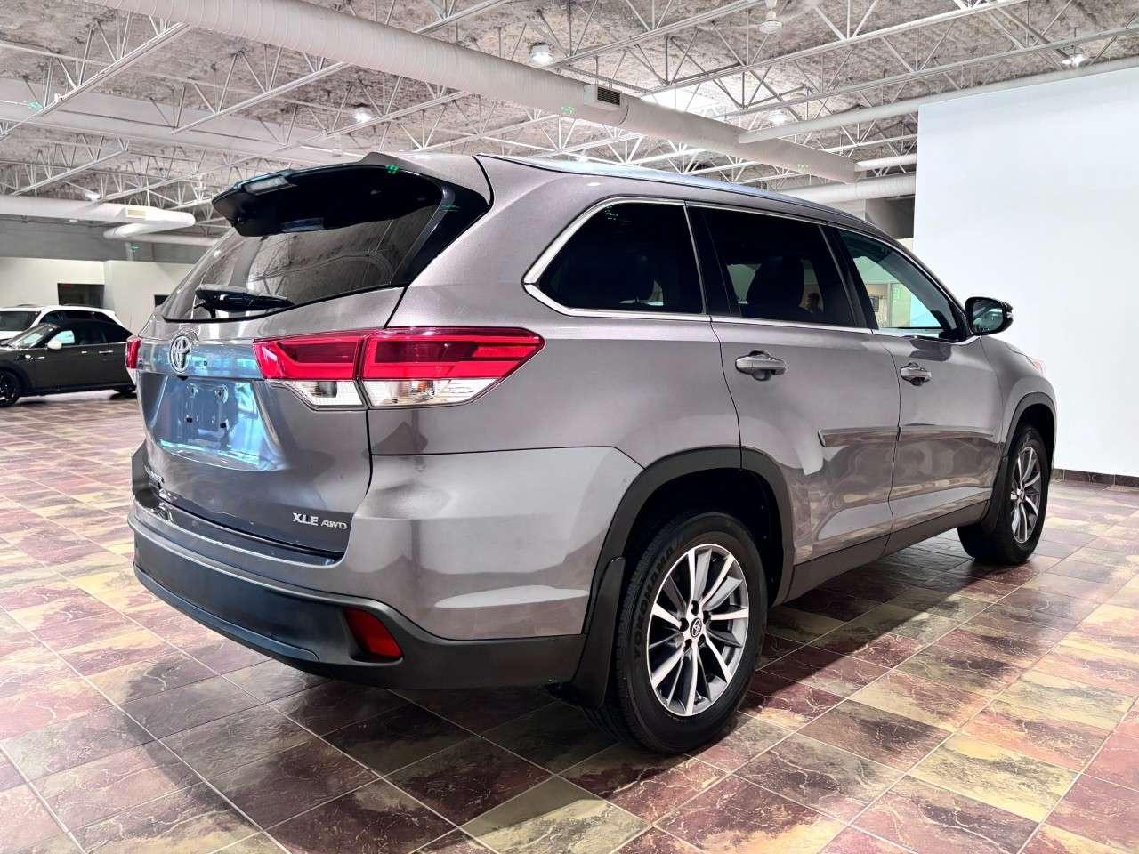 2019 Toyota Highlander AWD XLE Photo