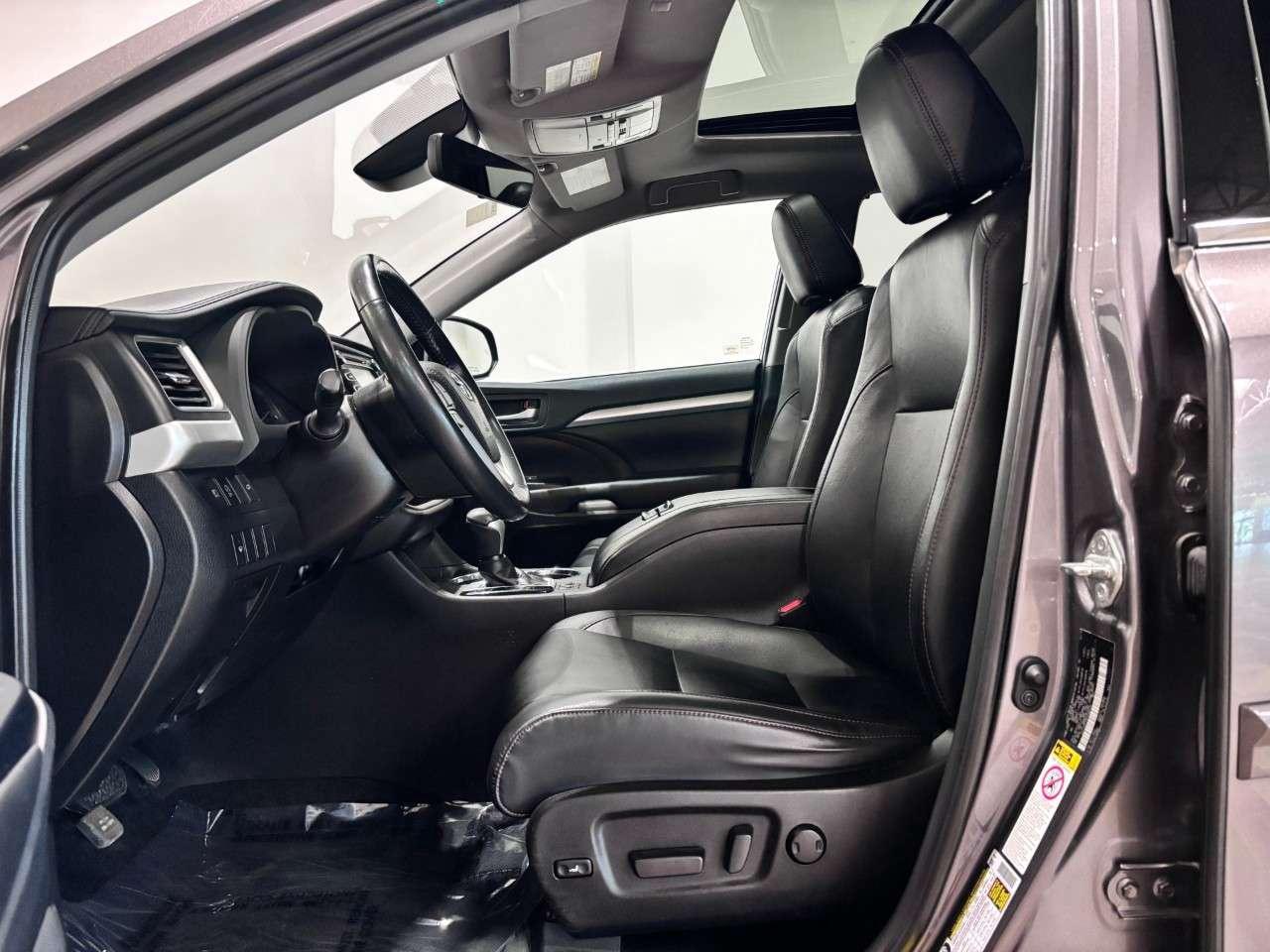 2019 Toyota Highlander AWD XLE Photo