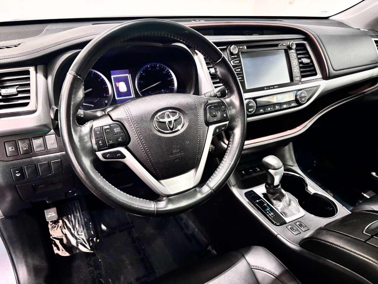 2019 Toyota Highlander AWD XLE Photo