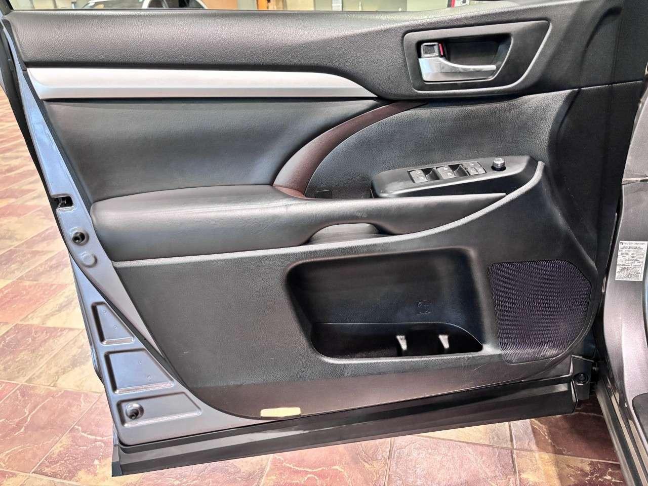 2019 Toyota Highlander AWD XLE Photo