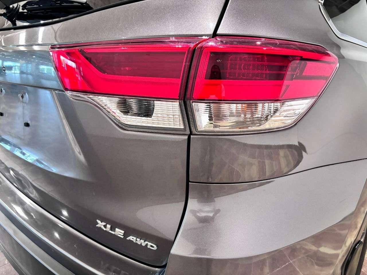 2019 Toyota Highlander AWD XLE Photo