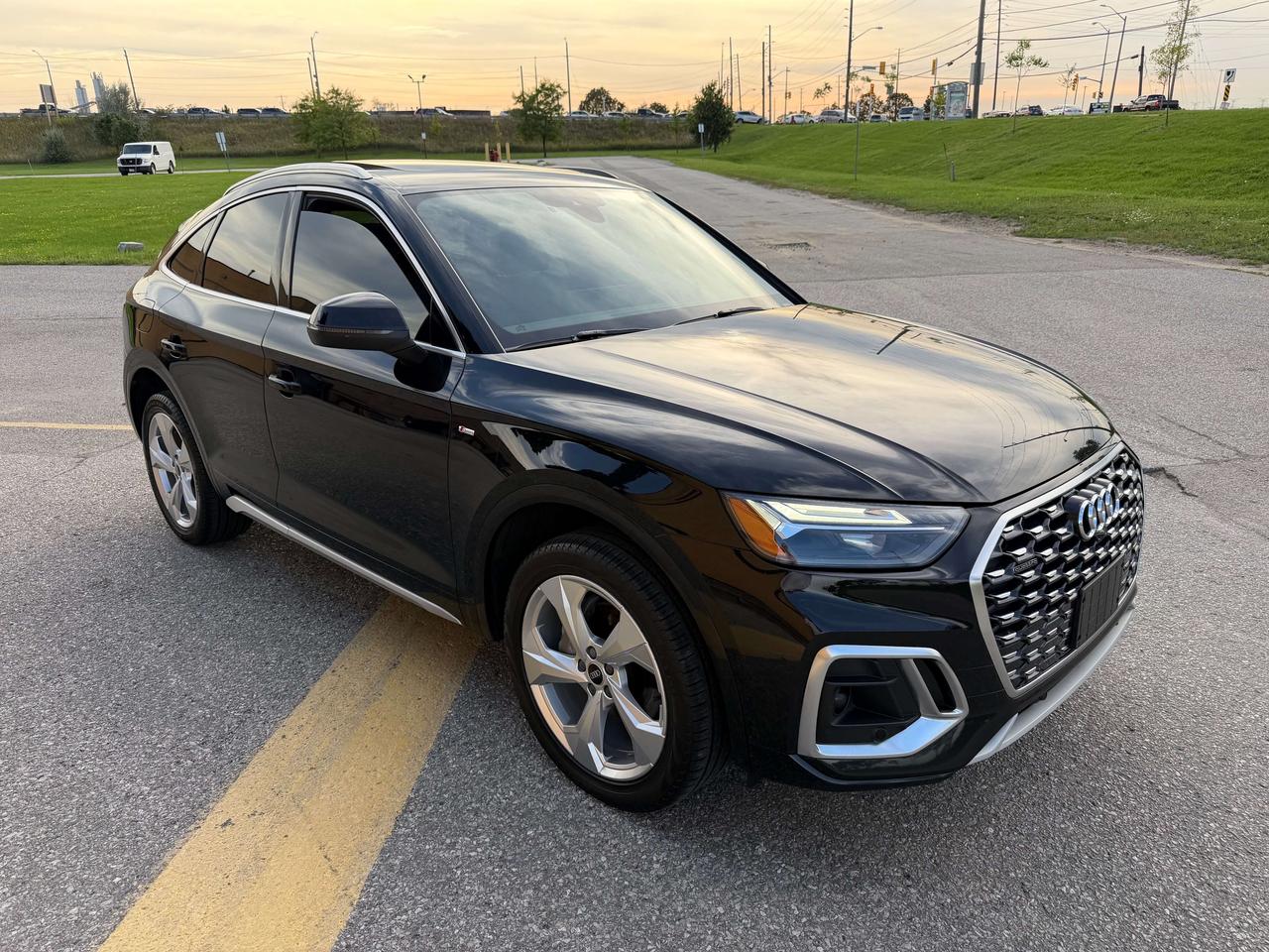 2021 Audi Q5 Progressiv S-Line Coupe Sportback Ambient Lighting Photo5