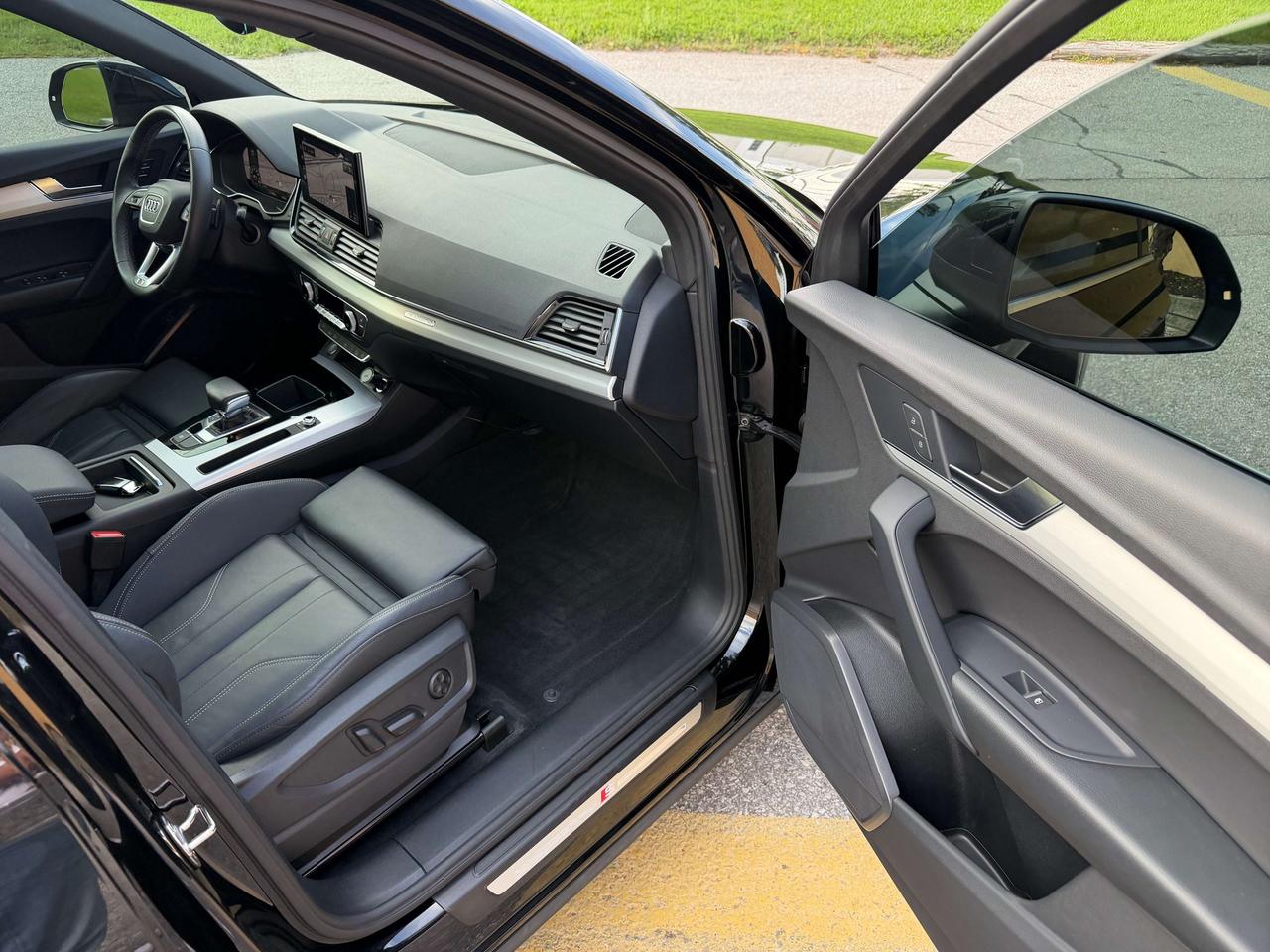 2021 Audi Q5 Progressiv S-Line Coupe Sportback Ambient Lighting Photo