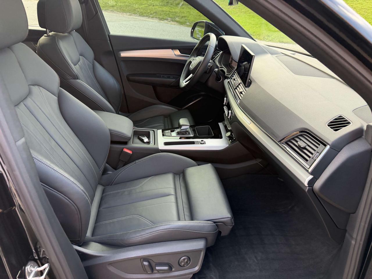 2021 Audi Q5 Progressiv S-Line Coupe Sportback Ambient Lighting Photo