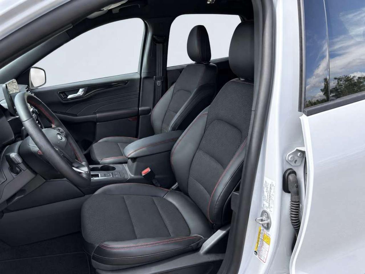 2026 Ford Escape ST-LINE AWD / 1.5L ECOBOOST / LEATHER / NAVI / CAMERA / HEATED SEATS / ALLOYS / NO ACCIDENTS Photo