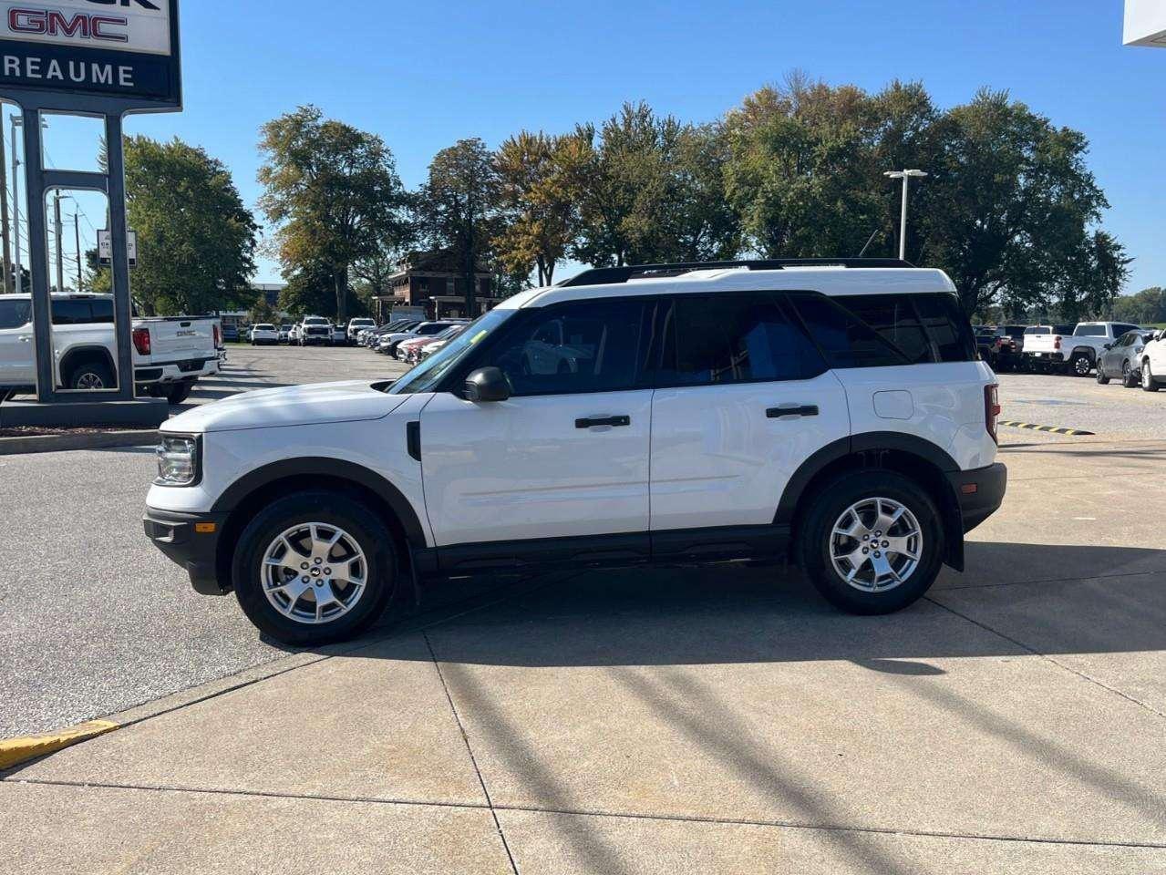 2023 Ford Bronco Sport BASE GREAT VALUE LOCAL TRADE Photo