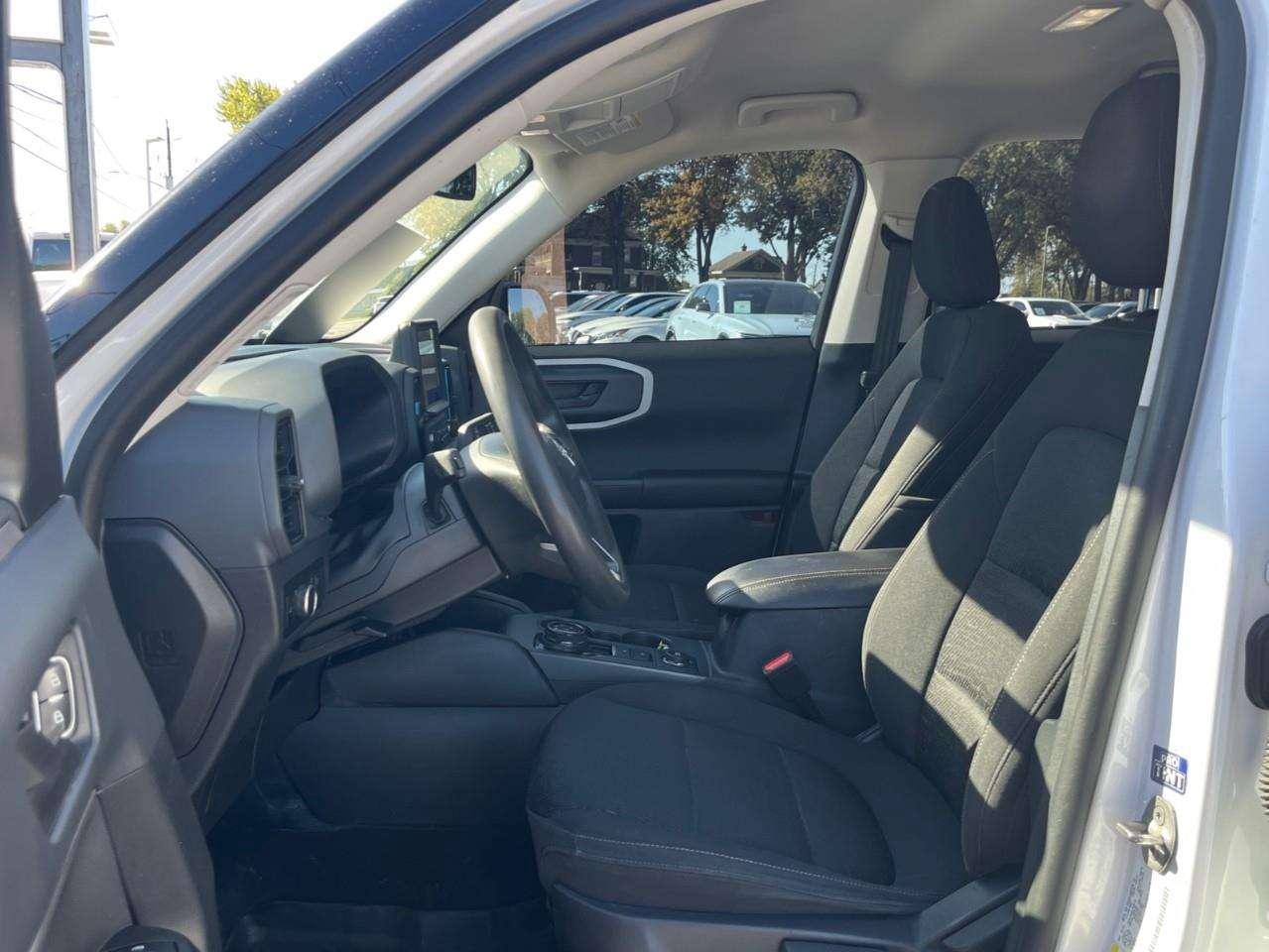 2023 Ford Bronco Sport BASE GREAT VALUE LOCAL TRADE Photo