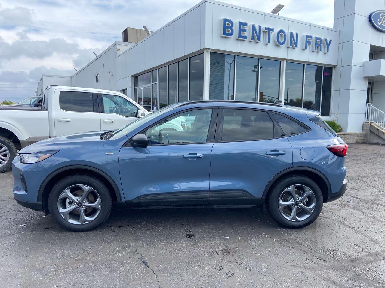 2026 Ford Escape ST LINE AWD 1.5L 2000K LANE KEEP HTD SEATS AND WHL Photo