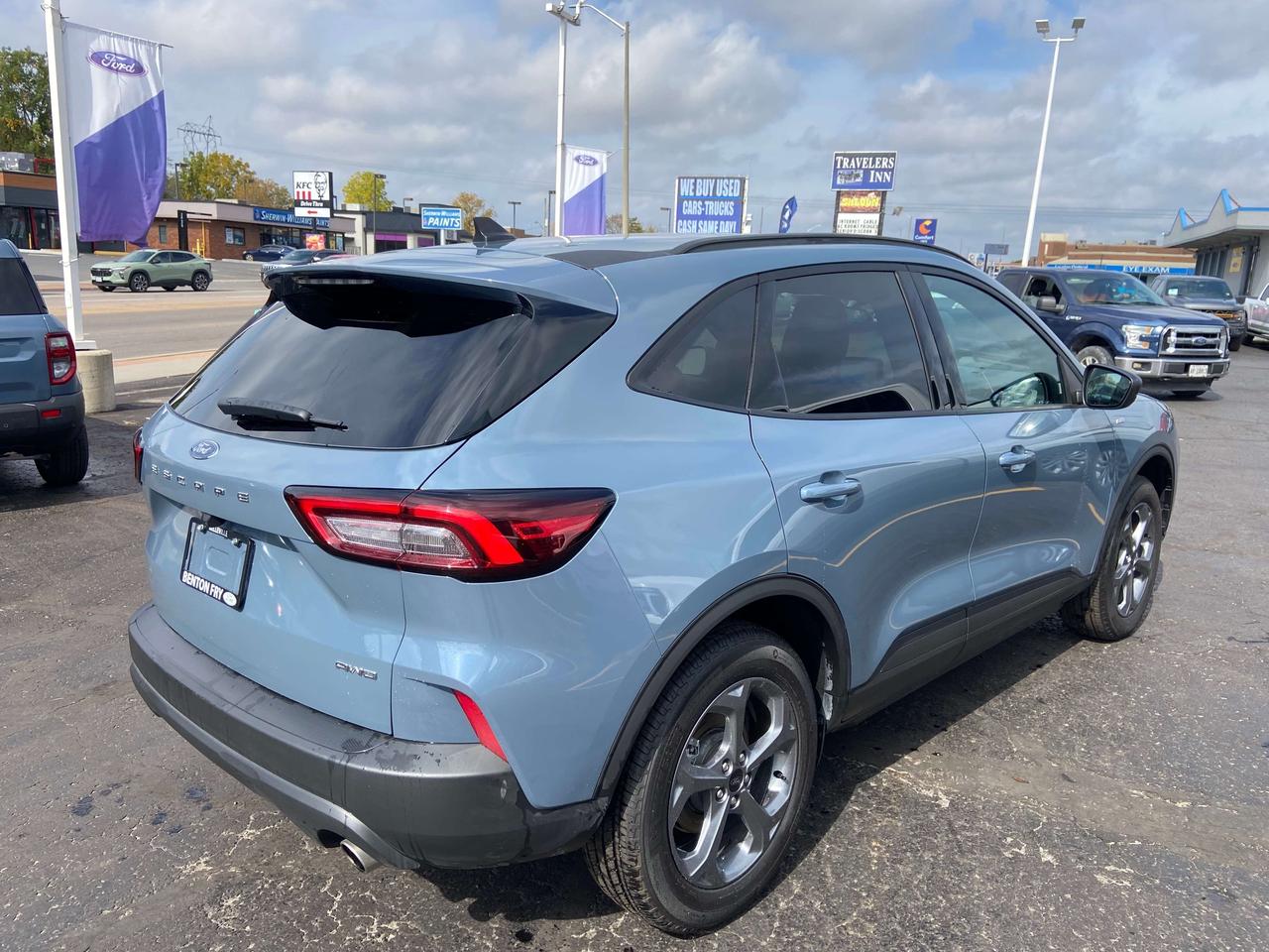 2026 Ford Escape ST LINE AWD 1.5L 2000K LANE KEEP HTD SEATS AND WHL Photo