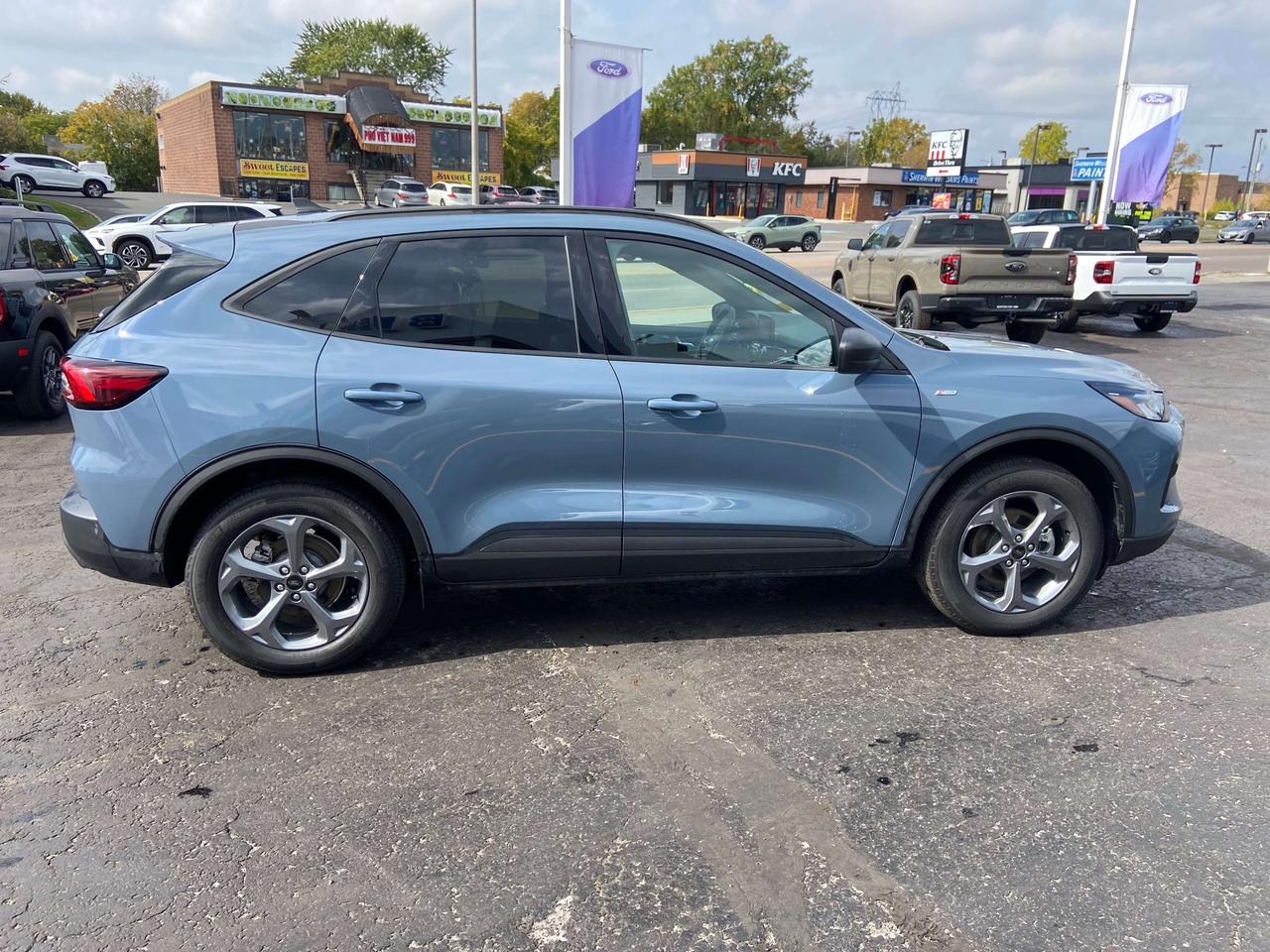 2026 Ford Escape ST LINE AWD 1.5L 2000K LANE KEEP HTD SEATS AND WHL Photo