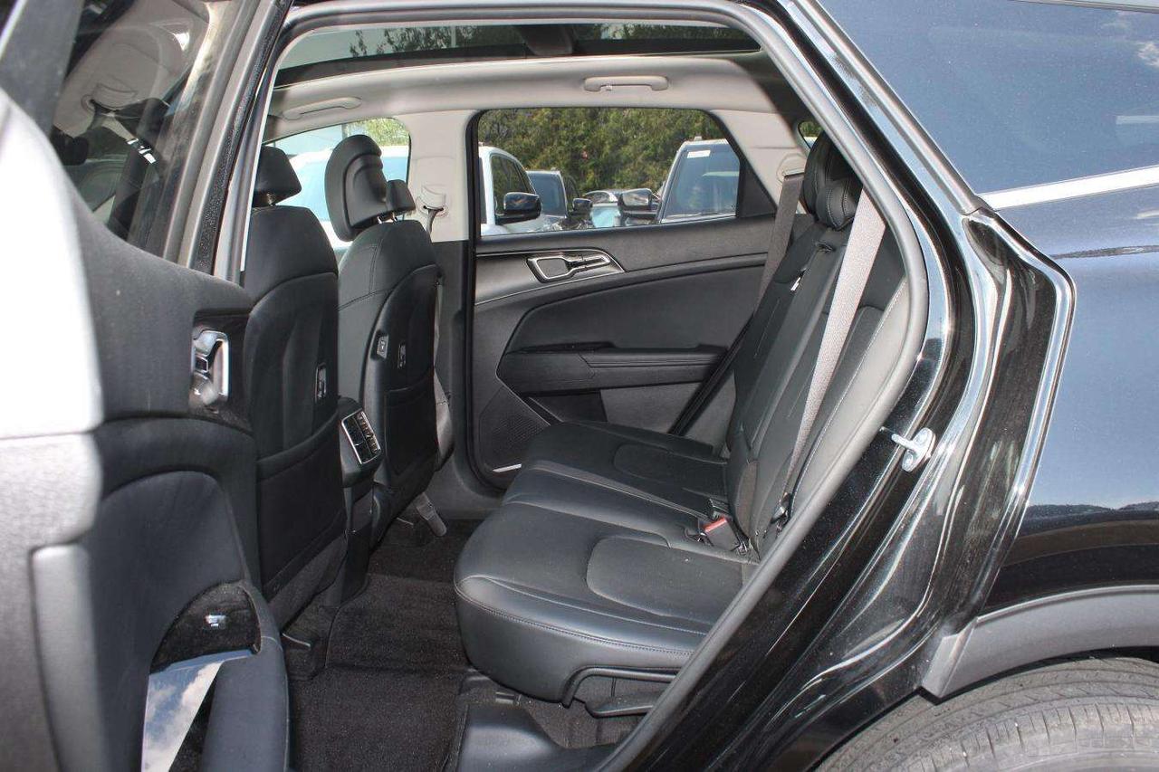 2024 Kia Sportage EX  Gps Moonroof ReverseCamera HtdSeats DriveModes Photo