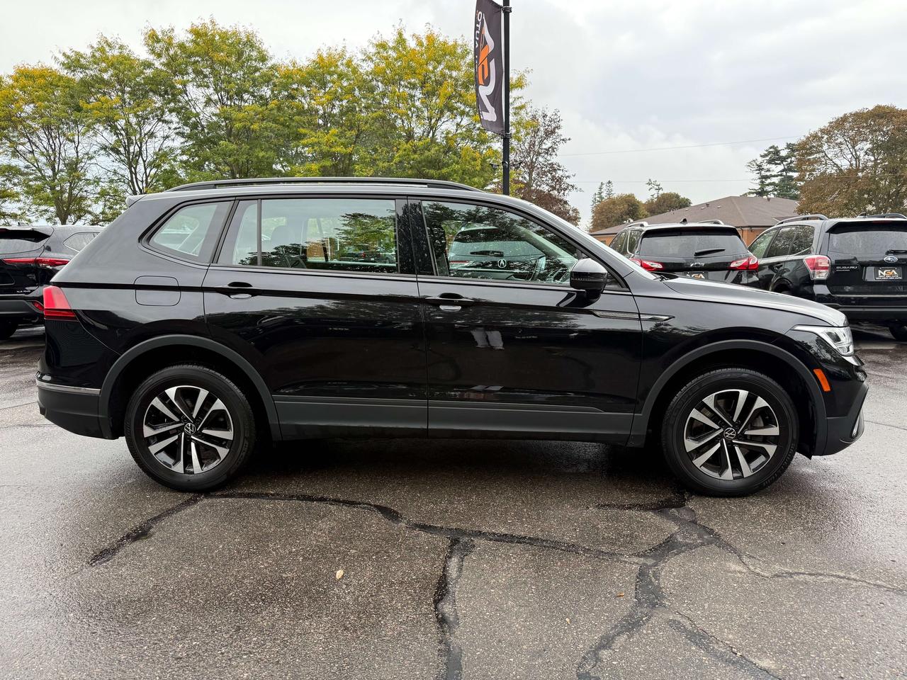 2022 Volkswagen Tiguan Trendline AWD 4MOTION Clean CARFAX Heated Seats He Photo