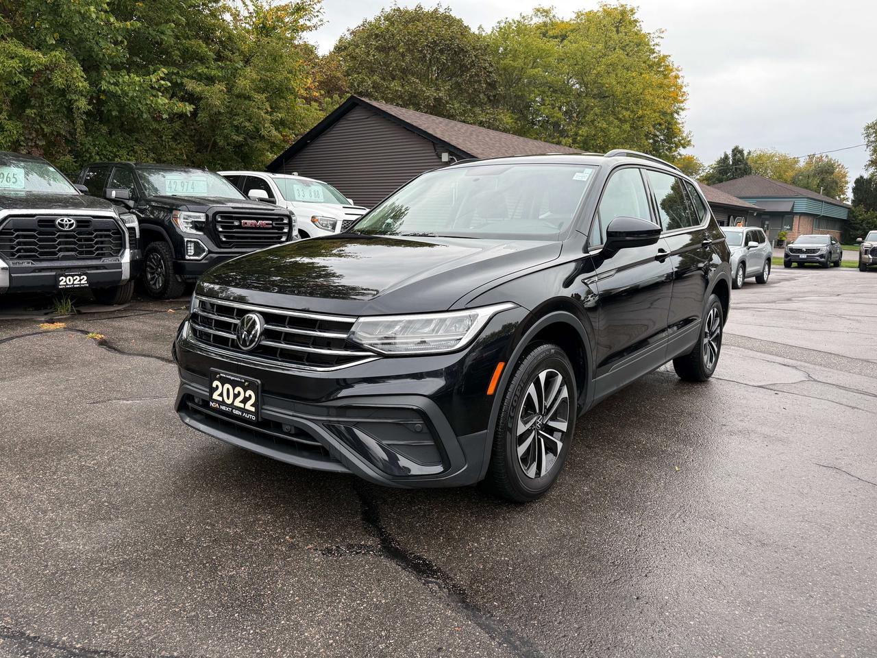 2022 Volkswagen Tiguan Trendline AWD 4MOTION Clean CARFAX Heated Seats He Photo