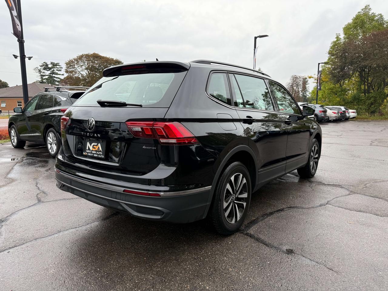 2022 Volkswagen Tiguan Trendline AWD 4MOTION Clean CARFAX Heated Seats He Photo