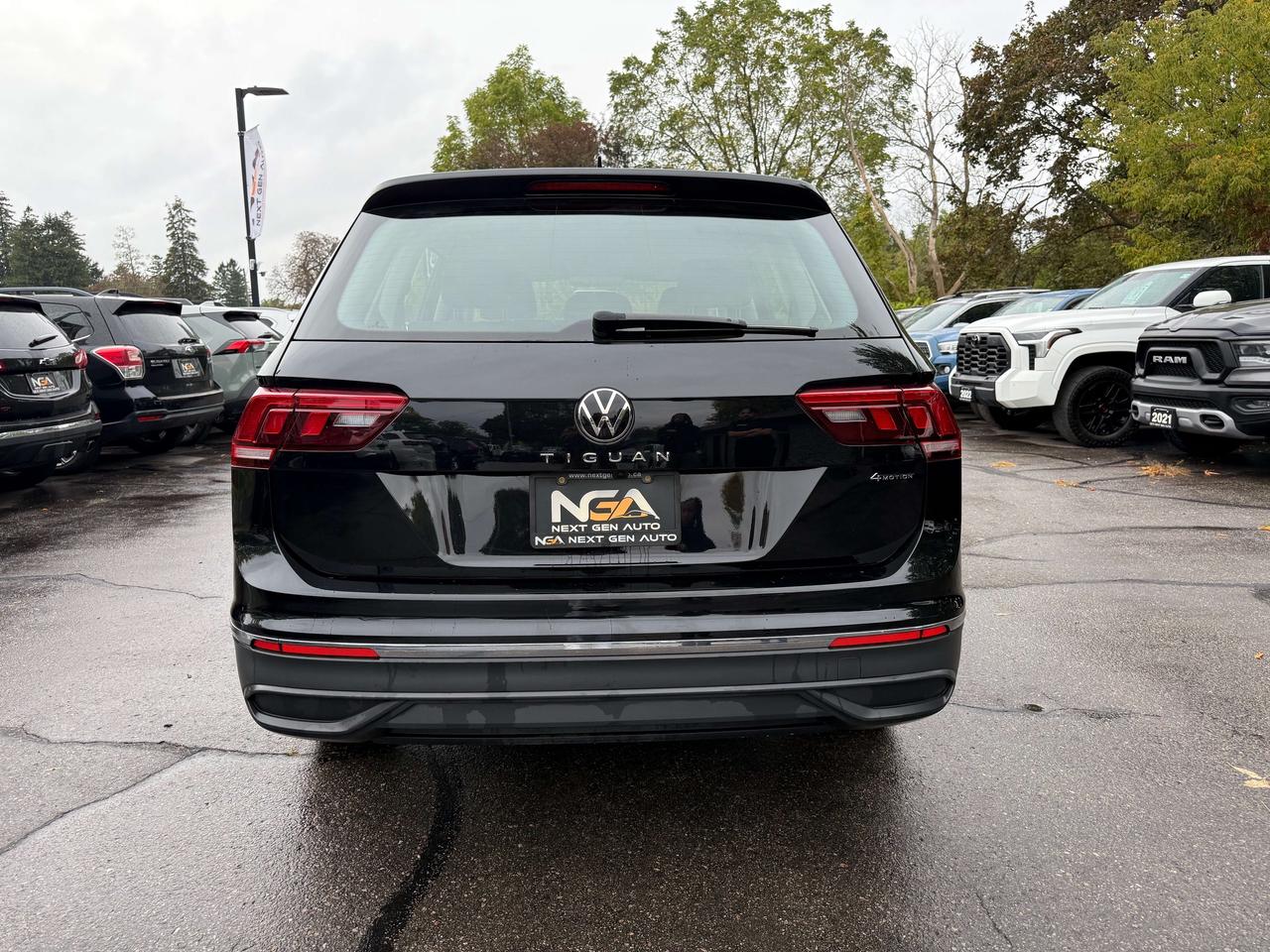 2022 Volkswagen Tiguan Trendline AWD 4MOTION Clean CARFAX Heated Seats He Photo