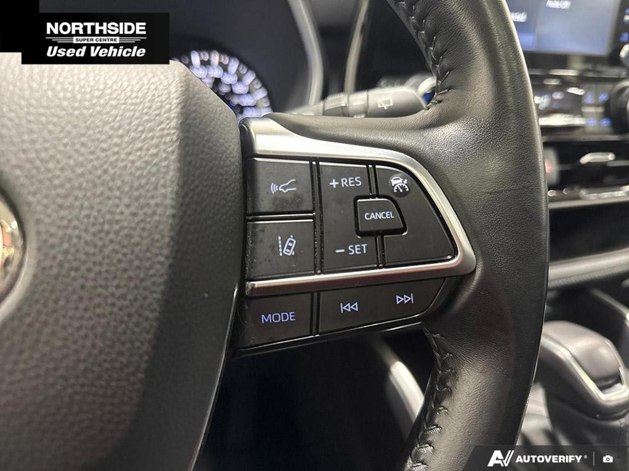 2021 Toyota Highlander XLE AWD Photo