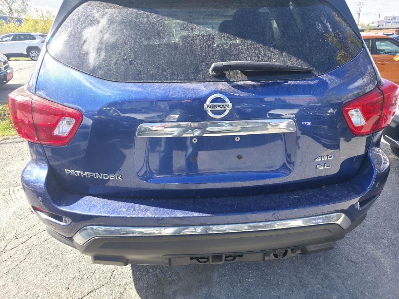 2019 Nissan Pathfinder SL Photo4